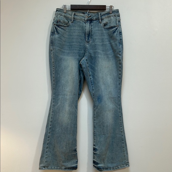 Judy Blue Denim - Judy Blue KNOXVILLE MID RISE PIN TACK FLARE Size 14W